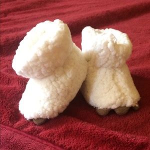 NWT Crib shoes Little Bear paws!